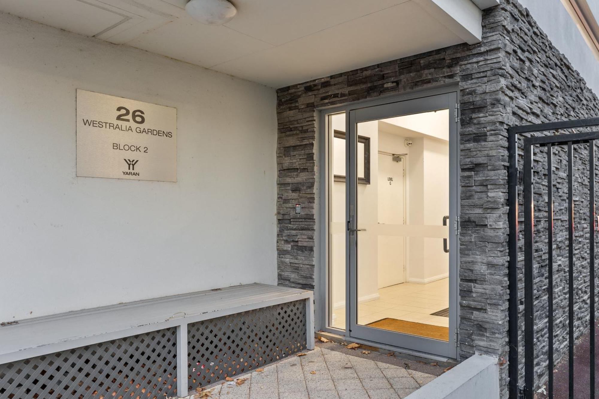 Yaran Suites ロッキンガム エクステリア 写真