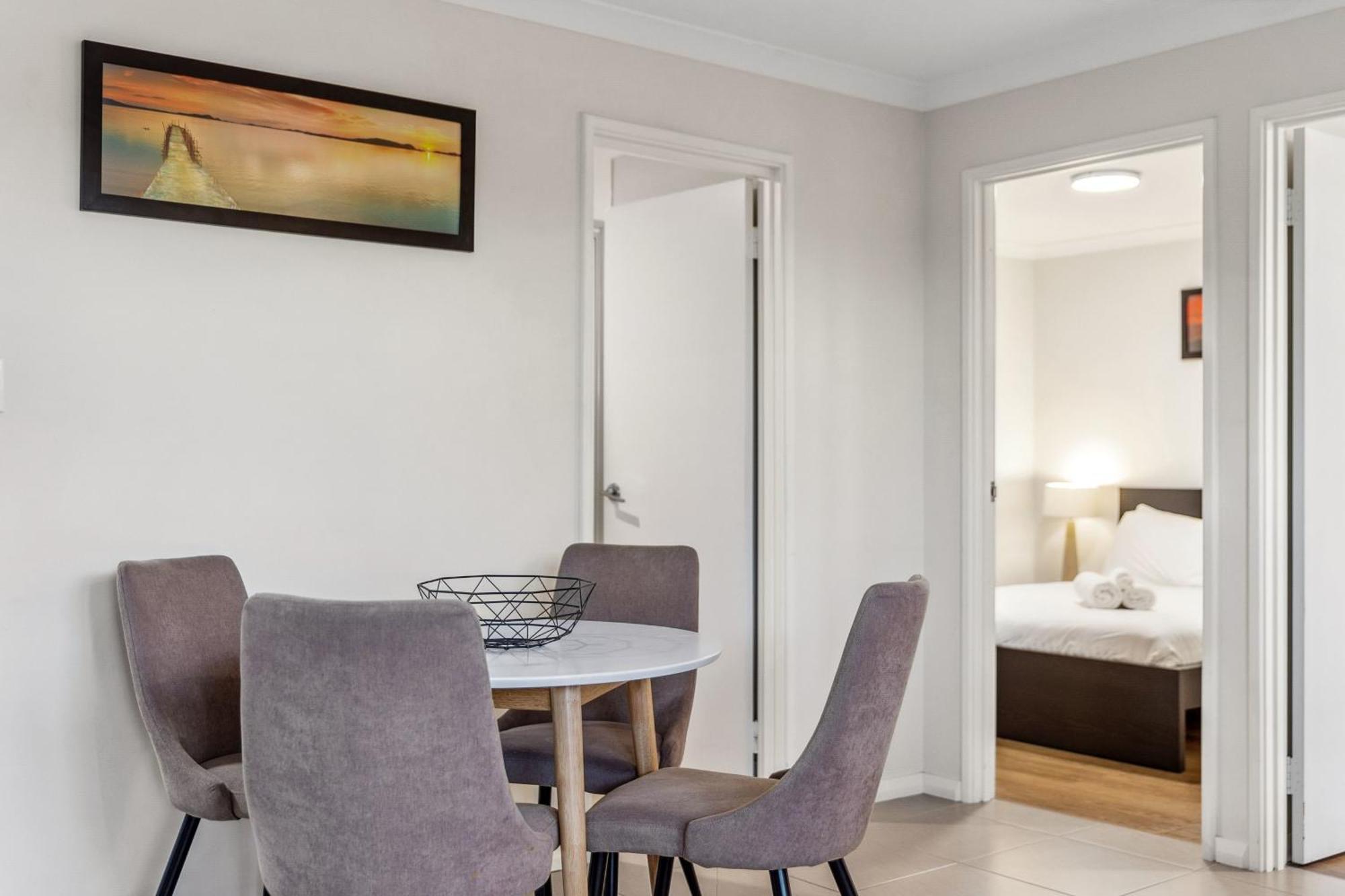 Yaran Suites ロッキンガム エクステリア 写真