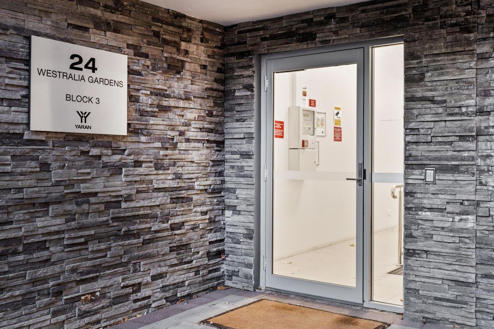 Yaran Suites ロッキンガム エクステリア 写真