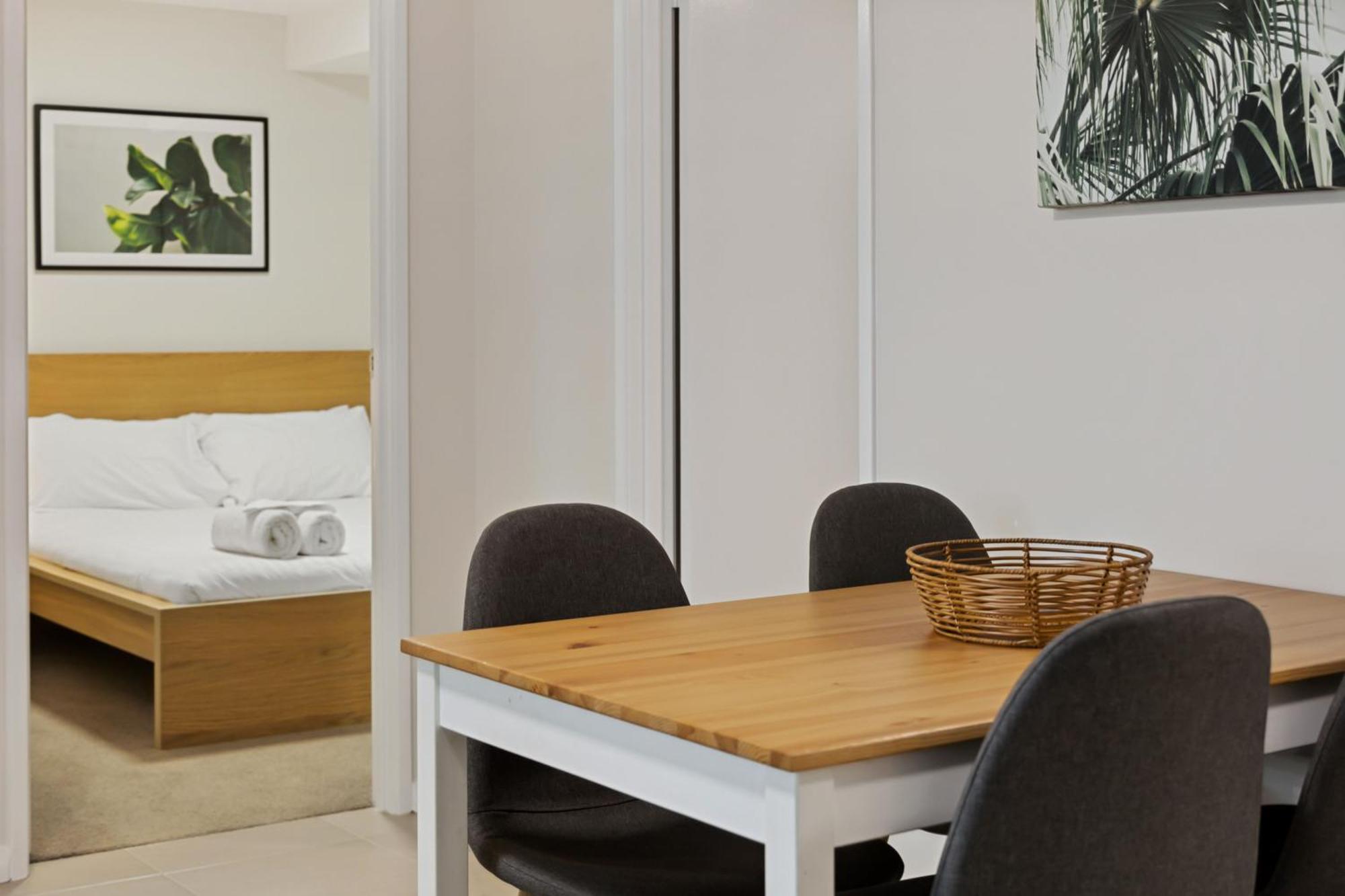 Yaran Suites ロッキンガム エクステリア 写真