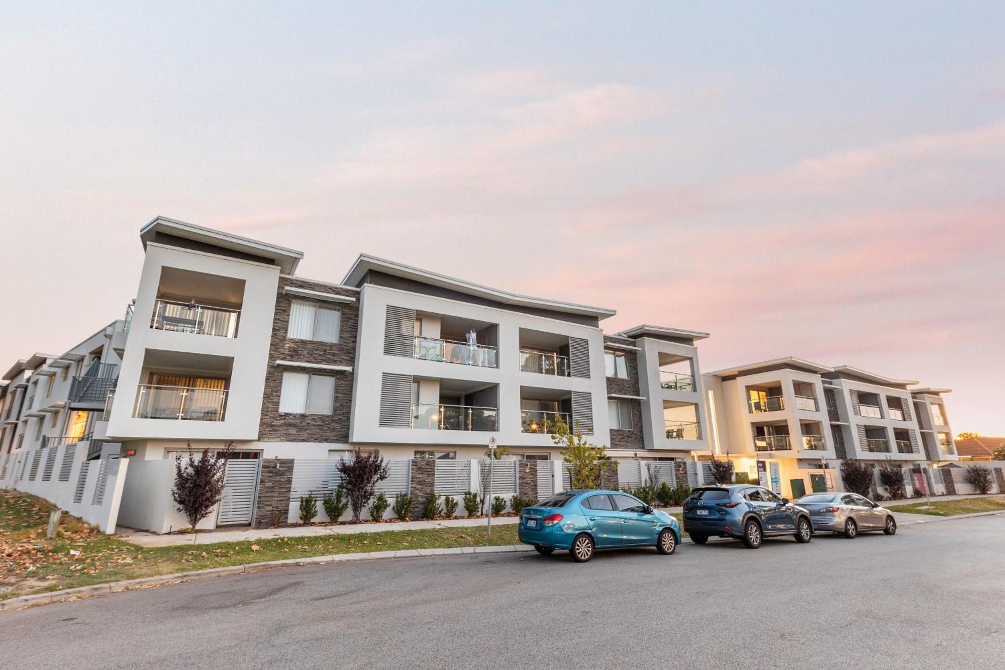 Yaran Suites ロッキンガム エクステリア 写真